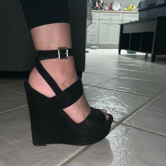 ALDO suede wedges - Picture 5 of 6